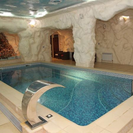 Kleopatra Vip Hotel Камианец-Подилский Екстериор снимка