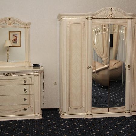 Kleopatra Vip Hotel Камианец-Подилский Екстериор снимка