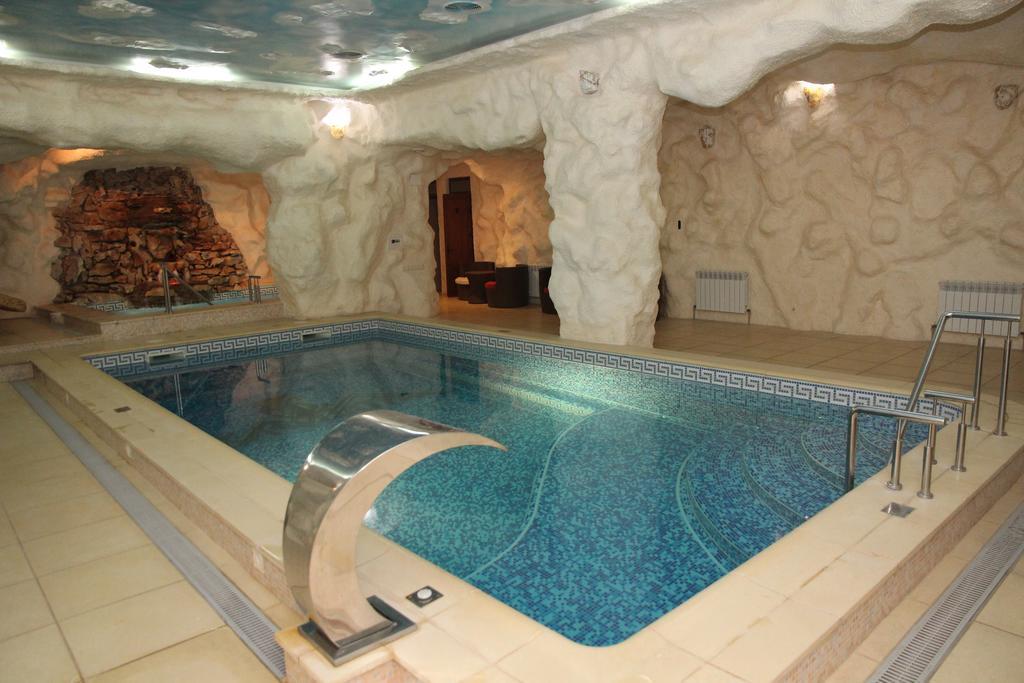 Kleopatra Vip Hotel Камианец-Подилский Екстериор снимка