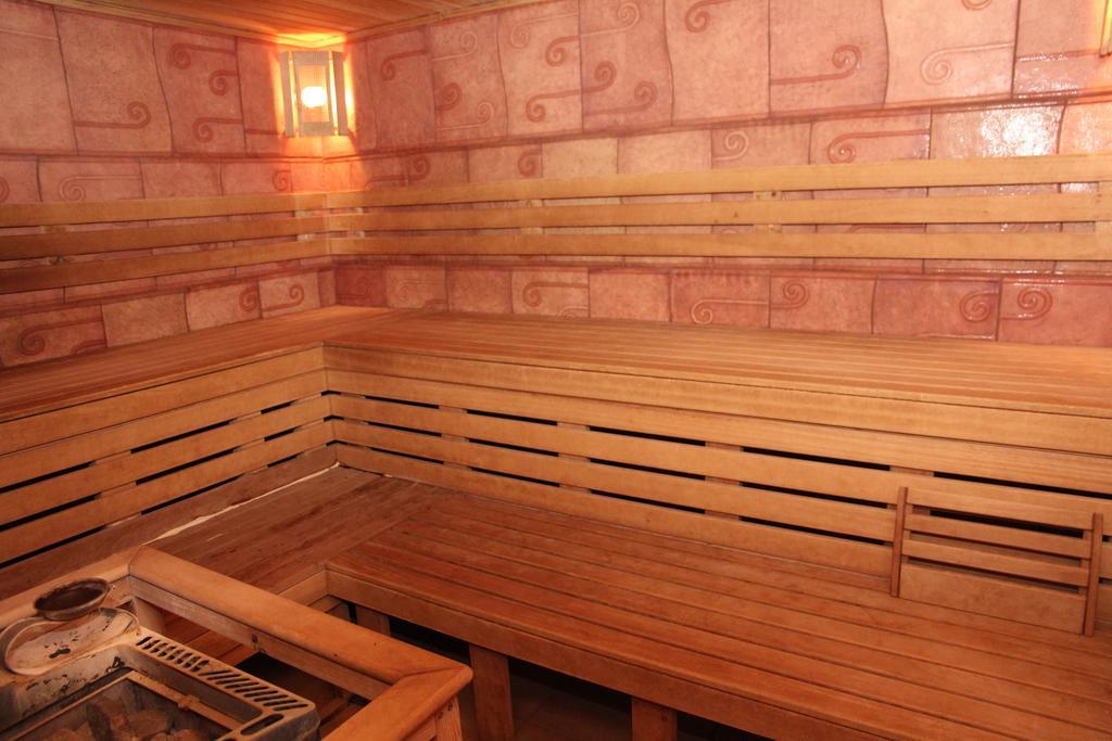 Kleopatra Vip Hotel Камианец-Подилский Екстериор снимка