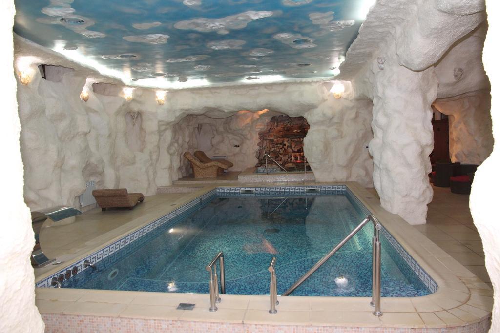 Kleopatra Vip Hotel Камианец-Подилский Екстериор снимка