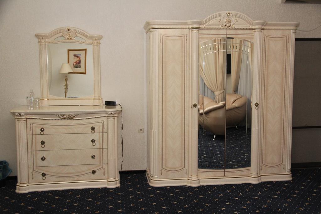 Kleopatra Vip Hotel Камианец-Подилский Екстериор снимка
