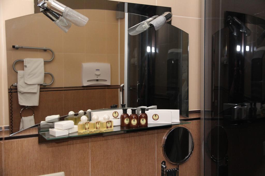 Kleopatra Vip Hotel Камианец-Подилский Екстериор снимка