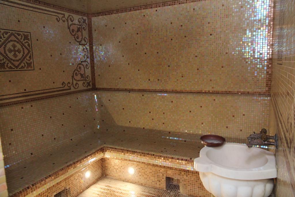 Kleopatra Vip Hotel Камианец-Подилский Екстериор снимка